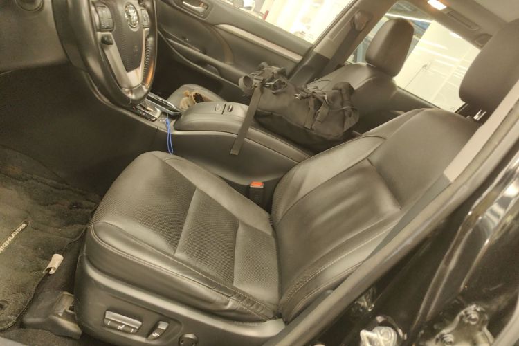 丰田 汉兰达 2018款 2.0T 四驱豪华版 7座 国V局部细节19