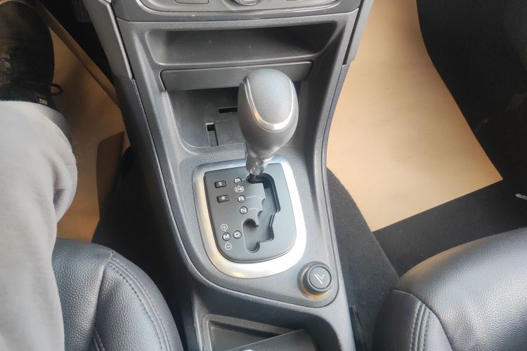 标致308 2014款 乐享版 经典 1.6L 自动风尚型中控内饰18