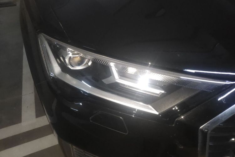 奥迪Q7 2023款 45 TFSI quattro S line运动型车身外观8