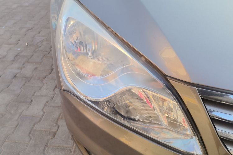 现代 悦动 2011款 1.6L 手动豪华型车身外观8