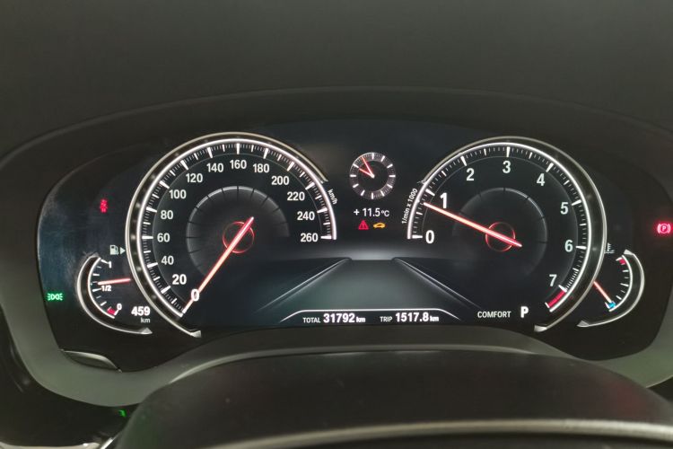 宝马5系 2018款 530Li 领先型 豪华套装中控内饰14