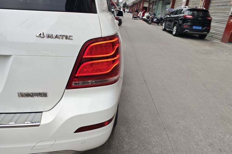 奔驰GLK级 2013款 GLK 300 4MATIC 动感天窗型车身外观9