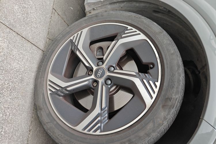 奥迪Q4 e-tron 2023款 40 e-tron 创境版车身外观10