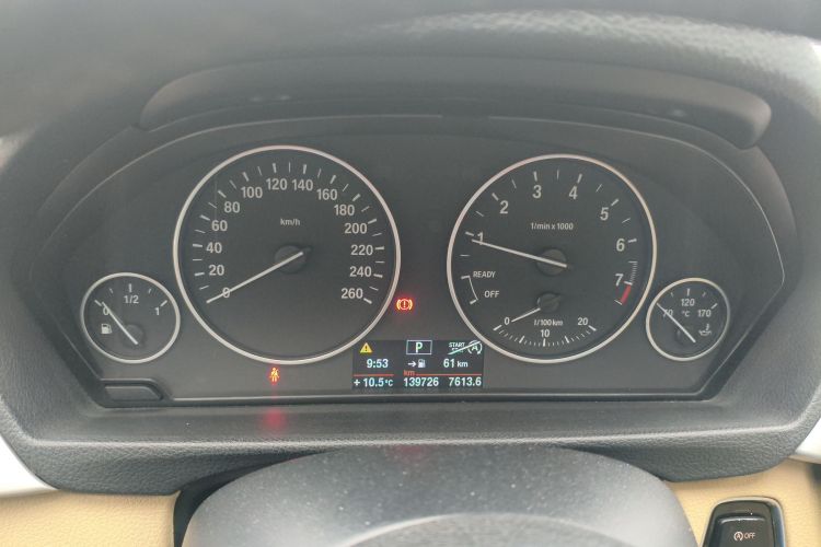 宝马3系 2014款 320i 进取型中控内饰14