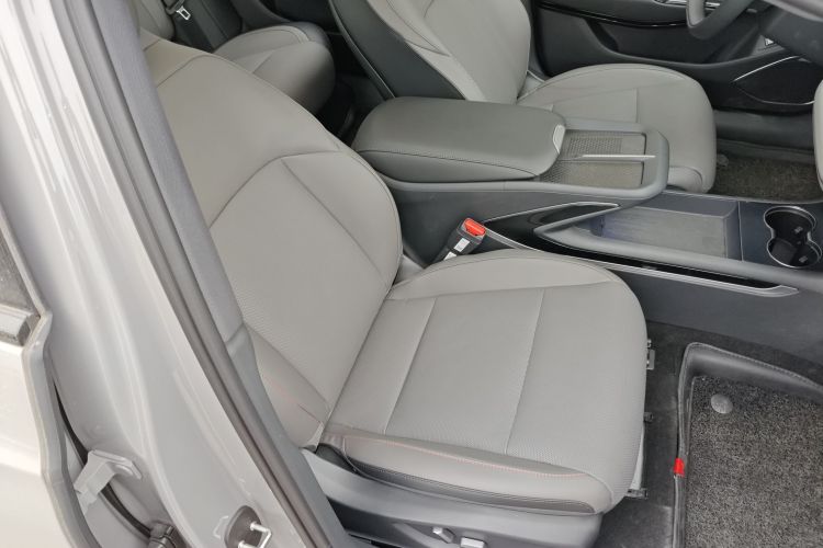 红旗EH7 2025款 640 四驱 智选版局部细节41