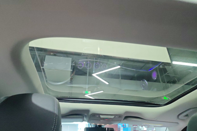 奔驰E级(进口) 2023款 E 260 时尚型运动版局部细节22