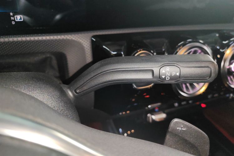 奔驰A级(进口) 2021款 A 200 动感型中控内饰18