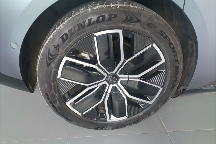 阿维塔12 2024款 700 三激光后驱奢享版车身外观6008