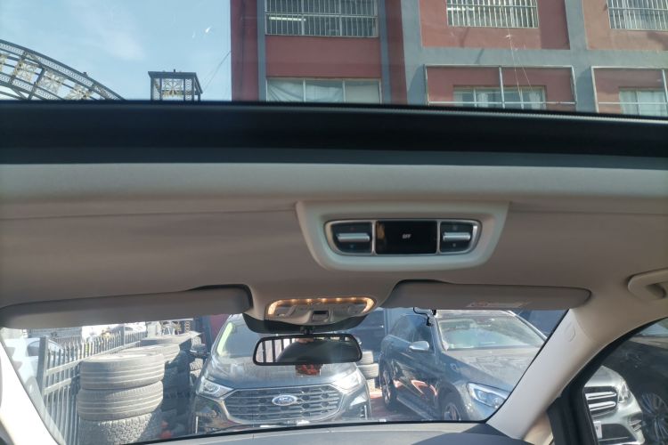 奔驰V级 2017款 V 260 L 尊贵加长版局部细节22