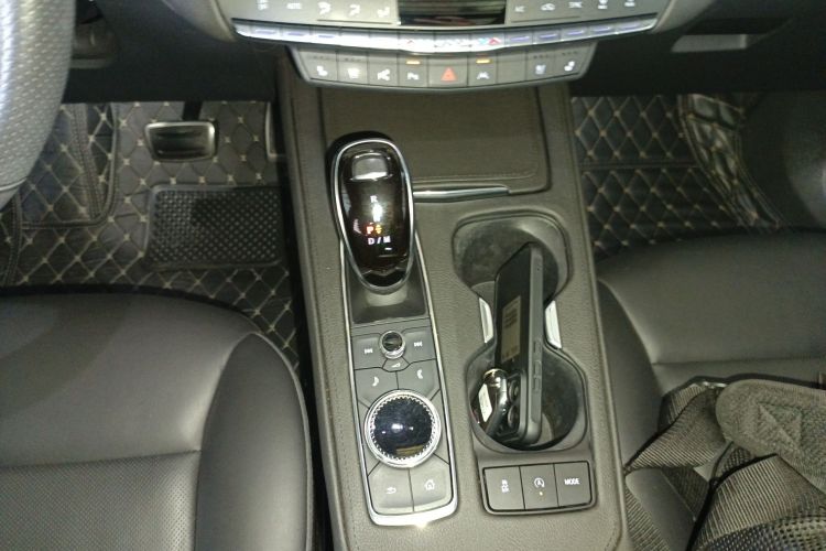 凯迪拉克XT4 2021款 28T 四驱铂金运动版中控内饰18