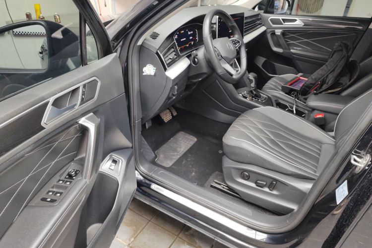 大众 途观L 2023款 改款 330TSI 自动两驱智享版中控内饰7003