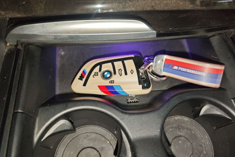 宝马5系 2022款 改款 525Li M运动套装中控内饰7001