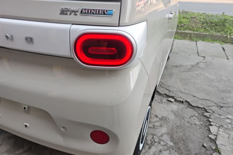 五菱汽车 宏光MINIEV 2024款 第三代 215km 青春版车身外观9