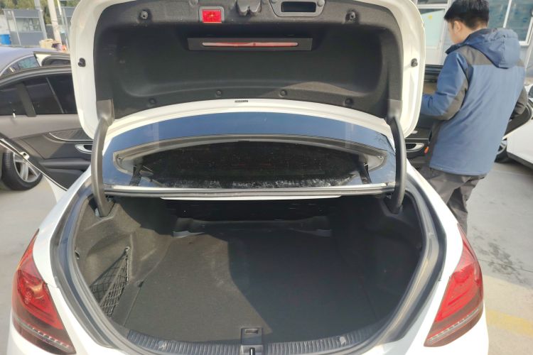 奔驰C级 2019款 C 260 L 运动版局部细节23