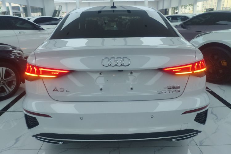 奥迪A3 2023款 A3L Limousine 35 TFSI 时尚运动型车身外观6