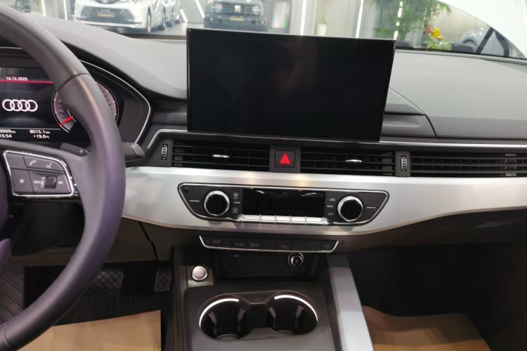 奥迪A4L 2023款 40 TFSI 时尚动感型中控内饰16