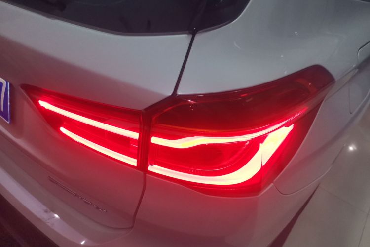 宝马X1 2019款 sDrive18Li 尊享型车身外观9