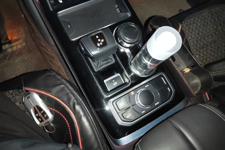 红旗HS7 2021款 2.0T DCT两驱智联旗畅版中控内饰18