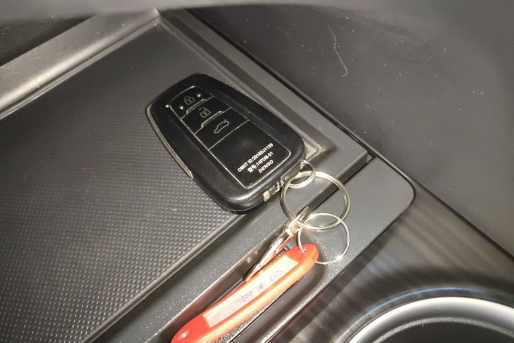 丰田 凯美瑞 2023款 双擎 2.5HG 豪华版中控内饰11