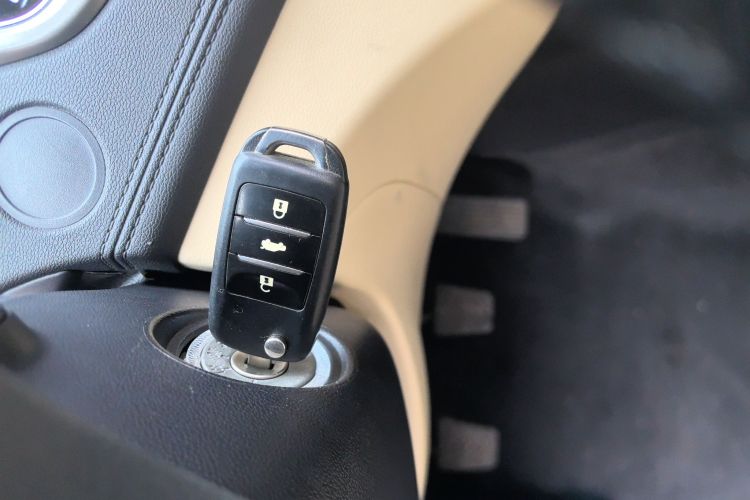 长安 逸动 2016款 1.6L 手动风尚型中控内饰11