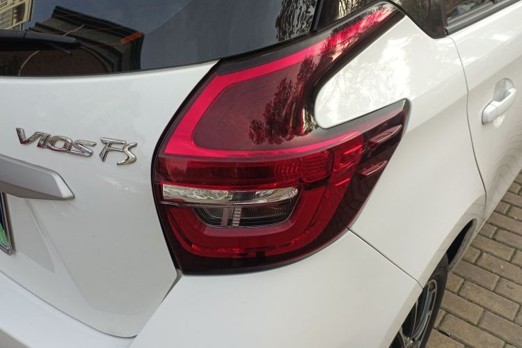 丰田 威驰FS 2021款 1.5L CVT锋驰版车身外观9