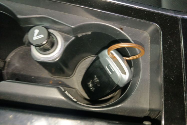 红旗H9 2020款 2.0T 智联旗畅版中控内饰7001