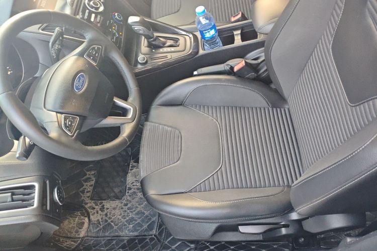 福特 福克斯 2018款 两厢经典 1.6L 自动风尚型智行版中控内饰20