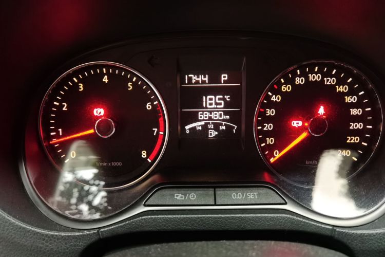 大众 Polo 2014款 1.4L 自动舒适版中控内饰15