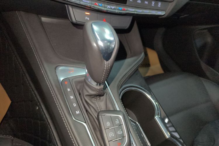 凯迪拉克CT4 2021款 28T 风尚型中控内饰18