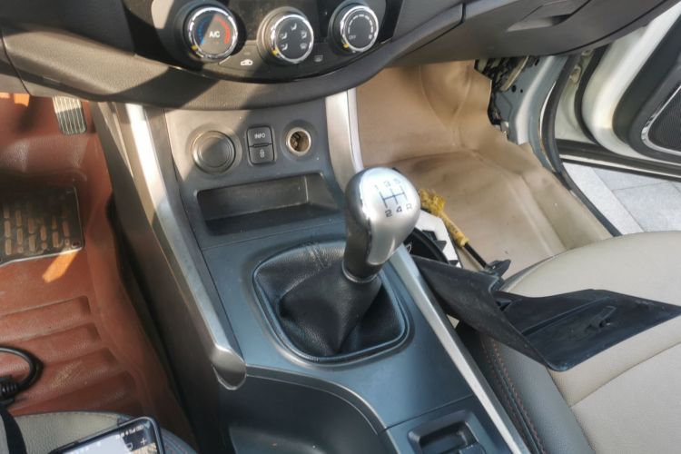 海马S5 2015款 1.6L 手动舒适型中控内饰18