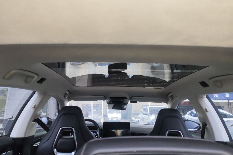 极氪001 2022款 长续航双电机 WE版中控内饰22