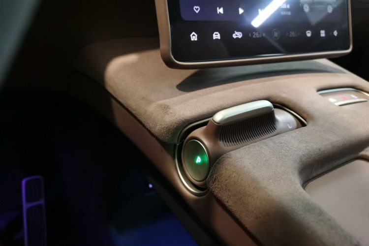 蔚来ES8 2024款 75kWh 行政版中控内饰18