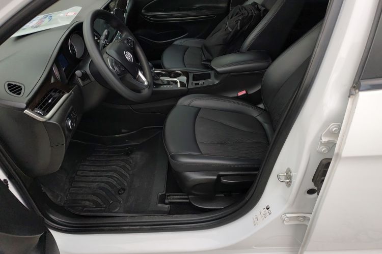 别克 威朗 2019款 三厢 20T 双离合领先型中控内饰19