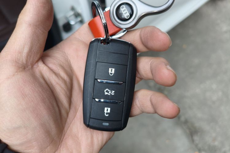 长安 逸动 2018款 高能版 1.6L GDI 自动争锋型 国V中控内饰7001