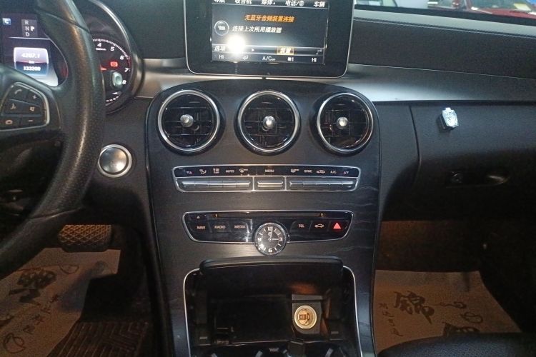 奔驰C级 2017款 改款 C 200 L 运动版中控内饰16