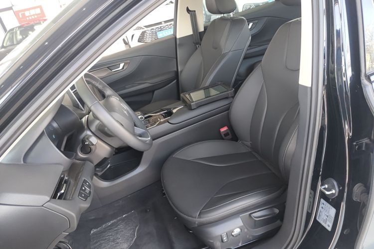 红旗E-QM5 2022款 431km 充电乐享版中控内饰19