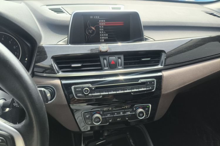 宝马X1 2016款 sDrive20Li 豪华型中控内饰16