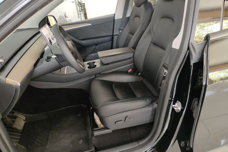 特斯拉 Model Y 2021款 长续航全轮驱动版 3D7局部细节19