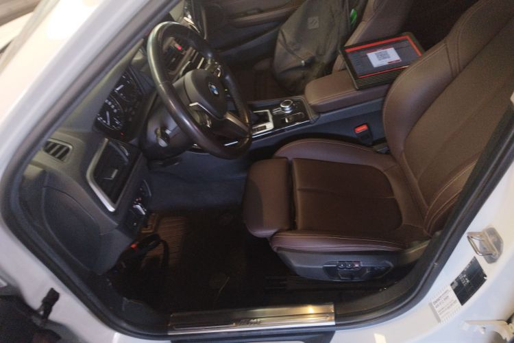 宝马1系 2019款 118i M运动套装中控内饰19