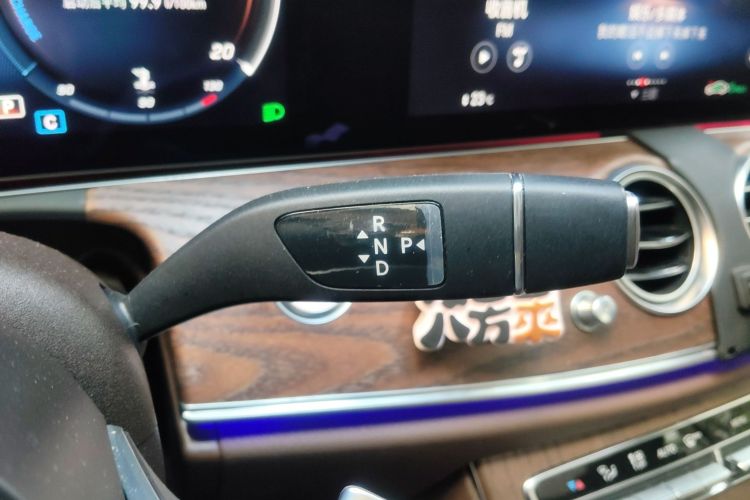 奔驰E级 2022款 改款二 E 260 L中控内饰18