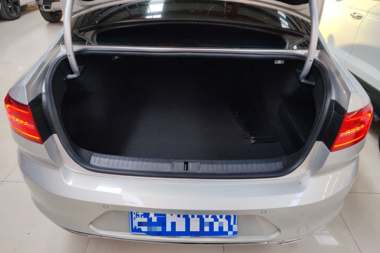 大众 迈腾 2017款 330TSI DSG 豪华型机舱底盘23