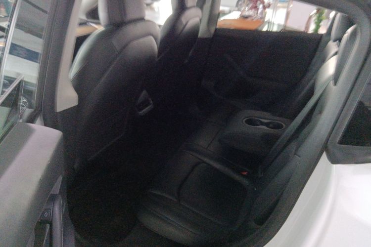 特斯拉 Model Y 2021款 标准续航后驱版中控内饰7004