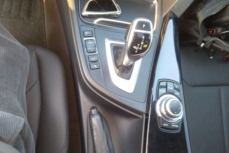 宝马3系 2017款 320Li M运动型局部细节18