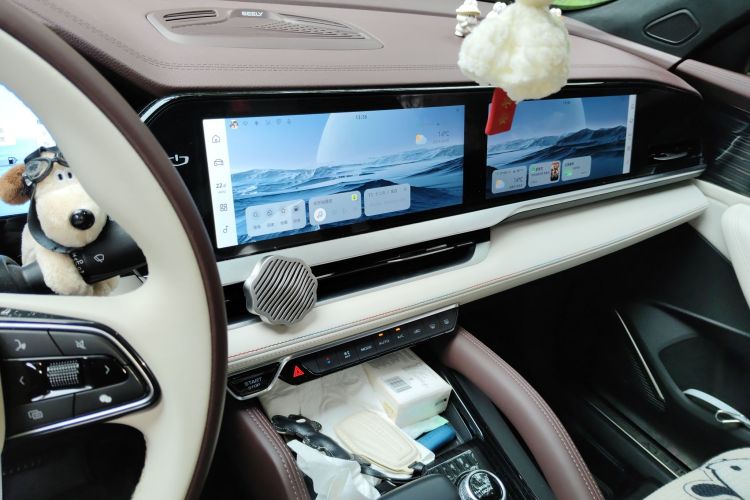 吉利汽车 星越L 2021款 2.0TD DCT EVO两驱尊贵型中控内饰16