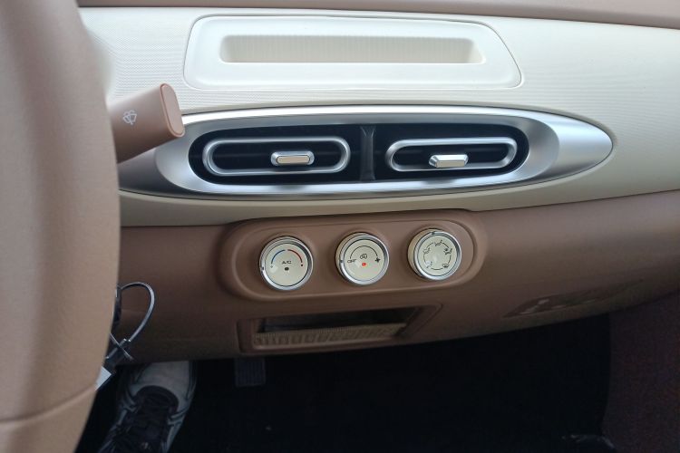 五菱汽车 宏光MINIEV 2025款 四门版 进阶款中控内饰16