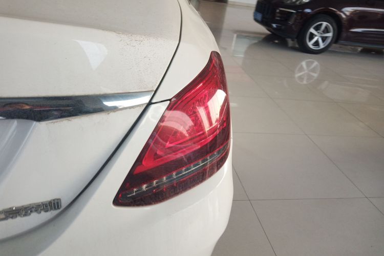 奔驰C级 2021款 C 260 L 运动版车身外观9