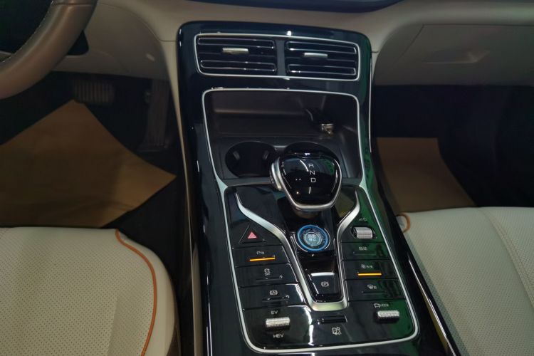 比亚迪 秦PLUS 2023款 冠军版 DM-i 120KM领先型中控内饰18