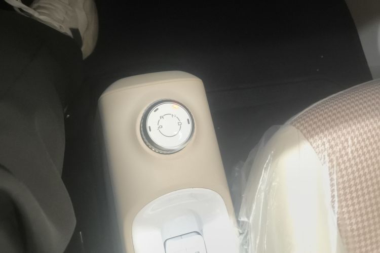 五菱汽车 宏光MINIEV 2024款 第三代 215km 进阶版中控内饰18