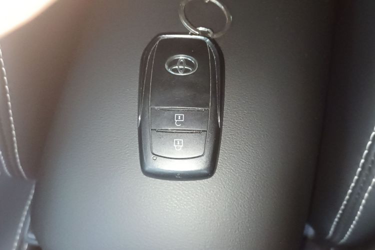 丰田 卡罗拉锐放 2023款 2.0L 精英版中控内饰7001