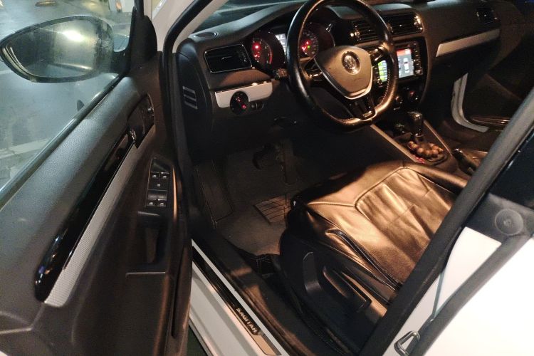 大众 速腾 2015款 1.6L 自动舒适型中控内饰20